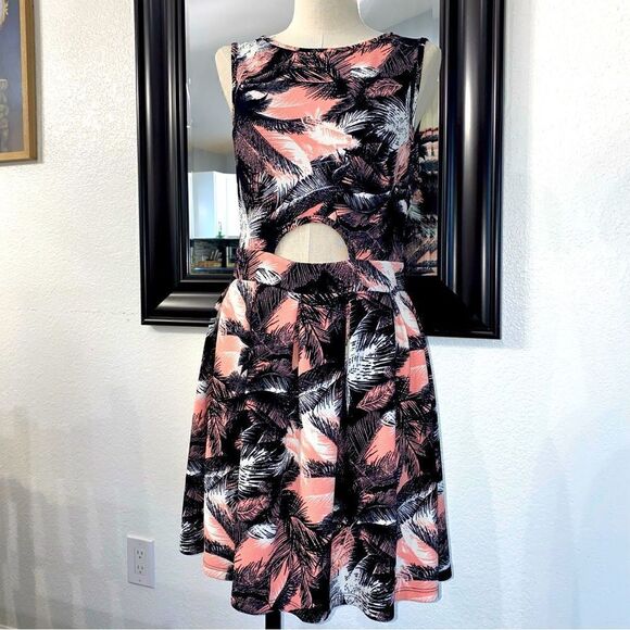 Sorad Women's Stunning Belly Cut out Dress Palm Leaves| Size L - Picture 1 of 13